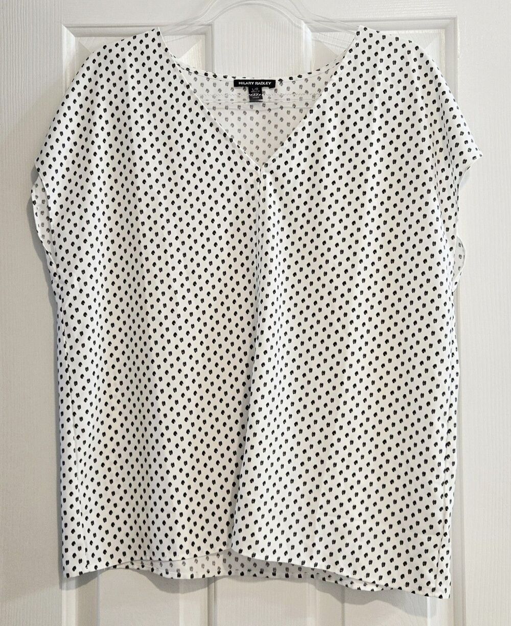 Hilary Radley Blouse L Large White Black & Gray Print V-Neck Cap Sleeve Work